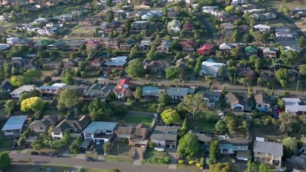 Σπίτια Στο Προαστιακό Αυστραλία Αεροφωτογραφία Των Τυπικών Δρόμοι Και Στέγαση — Αρχείο Βίντεο