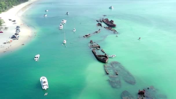 นทางอากาศของ Tangalooma Shipwrecks ในบร สเบน ออสเตรเล ยในฤด — วีดีโอสต็อก