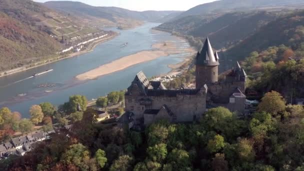 Slott Med Utsikt Över Staden Bacharach Vid Stranden Rhen Tyskland — Stockvideo