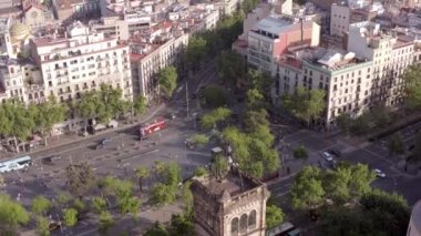 Barselona Meşgul Şehir Sokakları ve Kilise Çanı