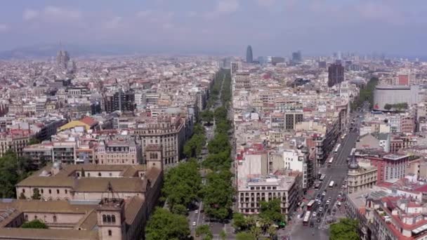 Grand Barcelona Een Straat Met Bomen Bruisende Gotische Stad — Stockvideo