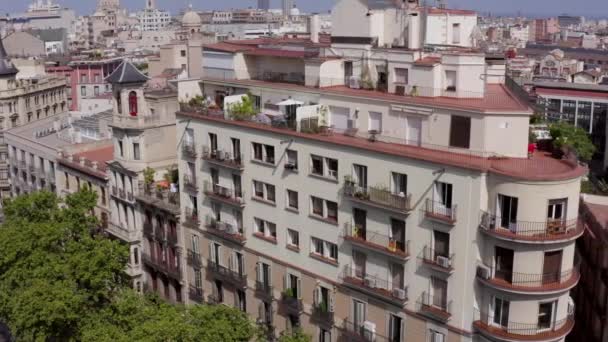 スペインのバルセロナ市の典型的な通りと街の景色 — ストック動画
