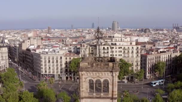Barcelona Movimentado Ruas Cidade Sino Igreja — Vídeo de Stock
