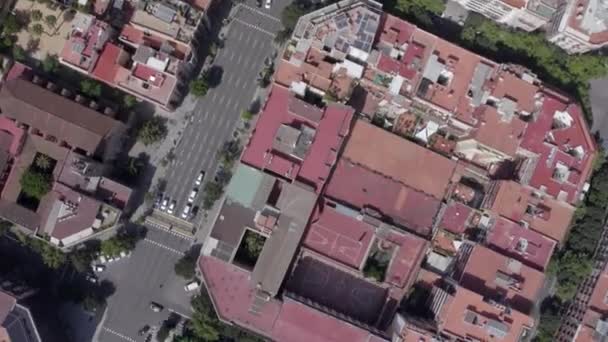 Time Lapse Aerial Barcelona Calles Ciudad Con Vehículos Entre Edificios — Vídeos de Stock