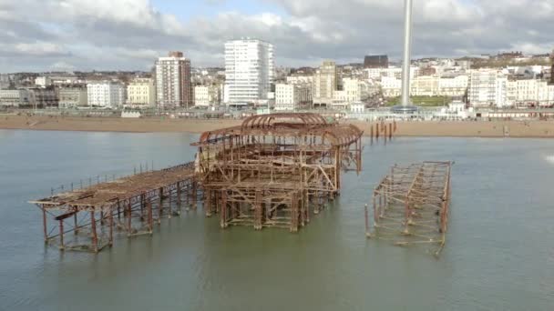 Καμένα Απομεινάρια Του Brighton West Pier Στο Summer Aerial View — Αρχείο Βίντεο