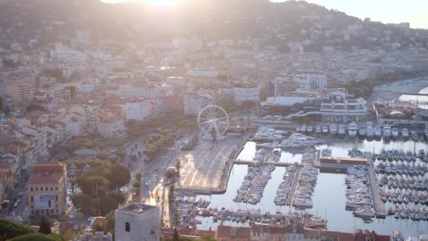 Ηλιοβασίλεμα Στο Λιμάνι Των Καννών Και Κάστρο Θέα Μαρίνα — Αρχείο Βίντεο