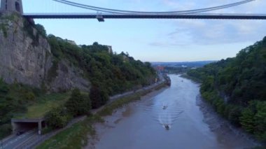 Clifton Asma Köprüsü ve Bristol Şehri 'nin Yükselen Hava Görüntüsü