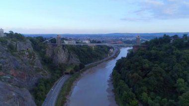 Clifton Asma Köprüsü ve Bristol Şehri Yüksek Seviye Hava Görüntüsü