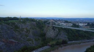 Clifton Asma Köprüsü ve Bristol Şehri Yüksek Seviye Hava Görüntüsü
