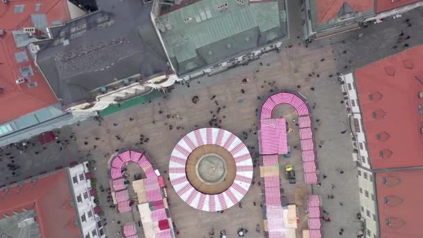 Bird Eye View Van Een Feestelijke Kerstmarkt Een Stad — Stockvideo