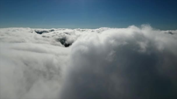 Vliegen Naar Dikke Lange Wolken — Stockvideo