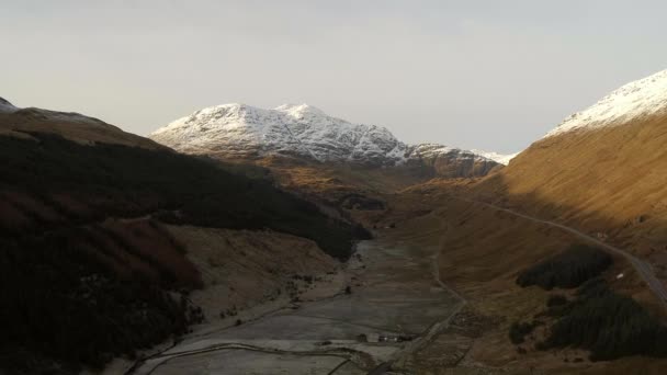 苏格兰高地美丽山谷的空中景观 — 图库视频影像