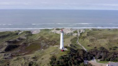 Lyngvig Fyr 'de Kuzey Danimarka' nın Kumulları 'nda bir deniz feneri.