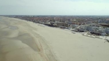 Fransa 'daki Dunkirk Sahili' nin havadan görünüşü