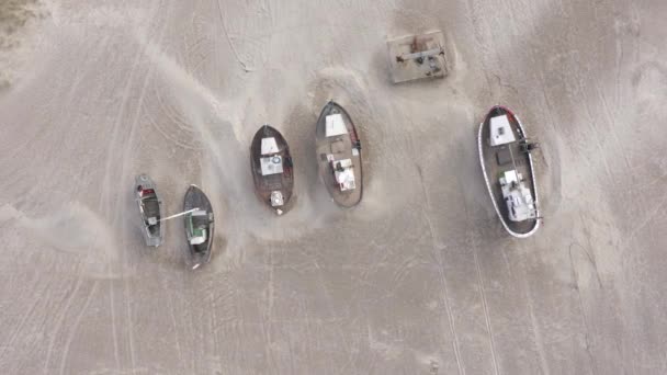 Gamla Fiskebåtar Land Thorup Strand Beach Danmark — Stockvideo