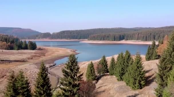 チェコ共和国のフラジェ貯水池ドローンビュー — ストック動画
