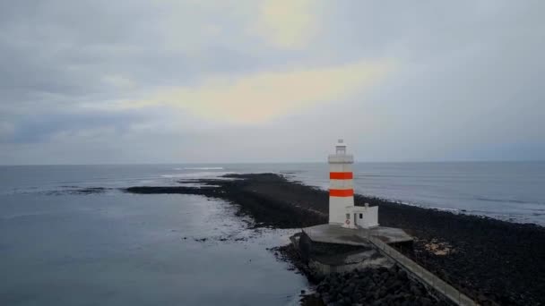 Φάρος Gardur Στη Δυτική Ακτή Της Ισλανδίας — Αρχείο Βίντεο