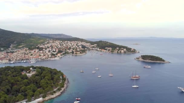 Hırvatistan Hvar Limanı Hava Görüntüsü — Stok video