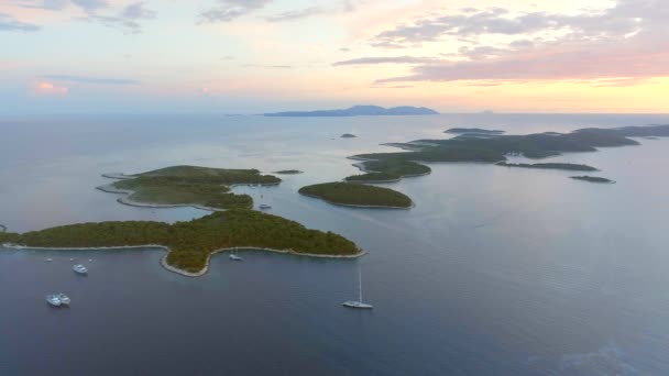 Islas Pequeñas Que Rodean Hvar Croacia Vista Aérea Alta — Vídeos de Stock