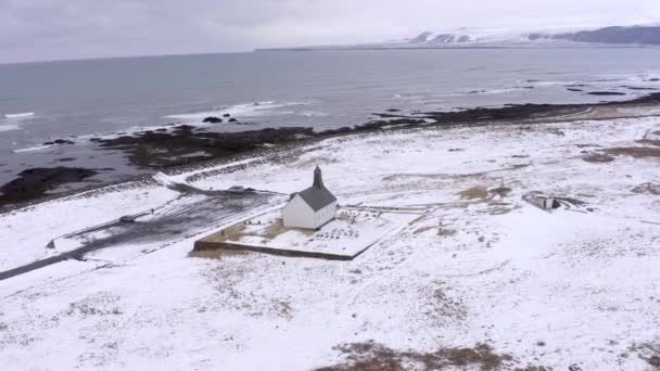 Église Isolée Islande Enneigée Sur Côte — Video