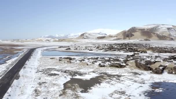 低空飞越冰岛南部的白雪 — 图库视频影像