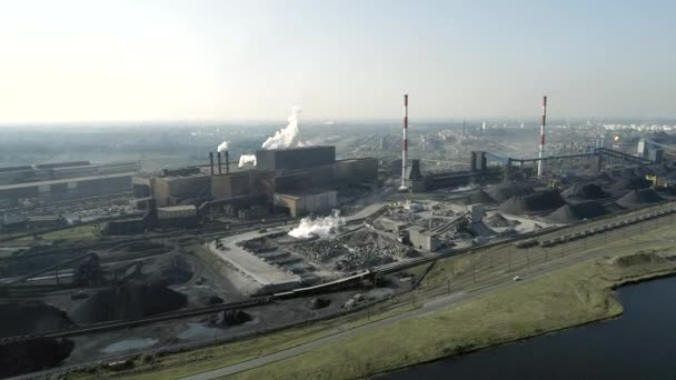 Enorme Industriële Fabriek Voor Verwerking Van Ertsen Gezien Vanuit Lucht — Stockvideo