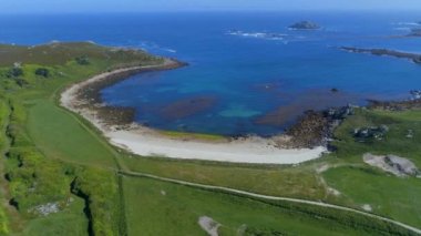 Scilly Adaları 'ndaki ıssız sahil ve körfez