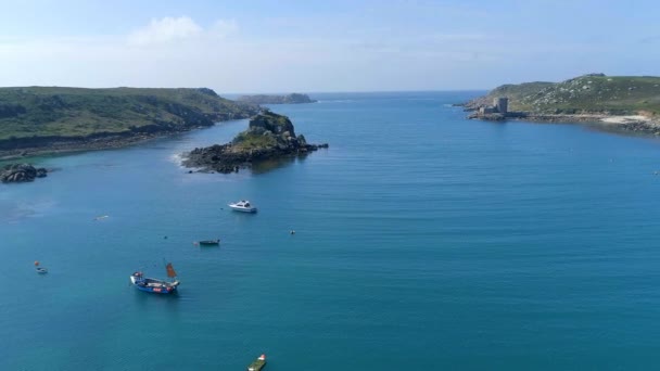 Iates Atracados Canal Mar Das Ilhas Scilly — Vídeo de Stock