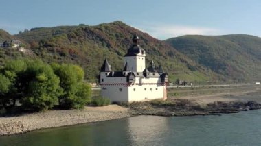 Almanya 'nın Ren Vadisi' ndeki Terk Edilmiş Trol Şatosu