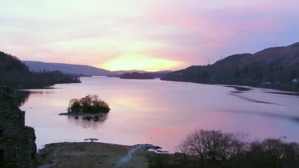 Zonsondergang Ruïnes Van Kilchurn Castle Schotland — Stockvideo