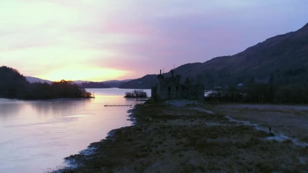 Puesta Sol Sobre Las Ruinas Del Castillo Kilchurn Escocia — Vídeos de Stock