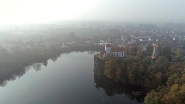 Unikátní Romantické Srdce Tvarované Jezero Mlhavém Podzimním Ránu — Stock video