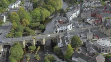 Llangollen üzerinde uçuş. Kuzeydoğu Galler 'de bir kasaba.