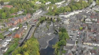 Llangollen üzerinde uçuş. Kuzeydoğu Galler 'de bir kasaba.