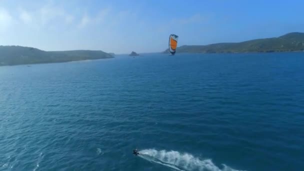 Kitesurfer Una Bahía Del Océano — Vídeos de Stock
