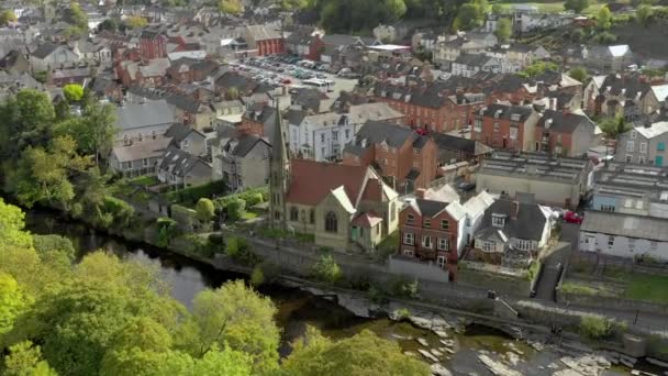 Παλιά Εκκλησία Και Ποταμός Στο Llangollen Ουαλία — Αρχείο Βίντεο