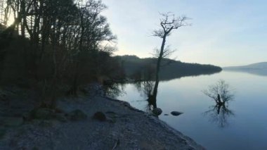 İskoçya 'daki Lomond Gölü Sahilleri