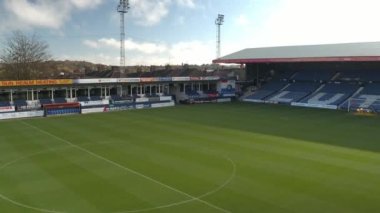 Luton Futbol Kulübü Kutuları ve Ana Standı