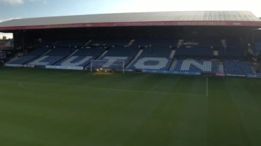 Luton Kasabası Futbol Kulübü Ana standı