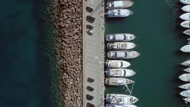 Bird Eye View Van Een Kleine Jachthaven Met Schepen Boten — Stockvideo