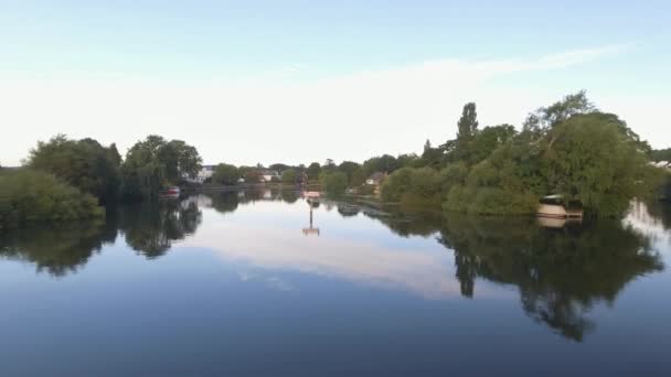 Río Támesis Vuelo Aéreo Marlow — Vídeos de Stock