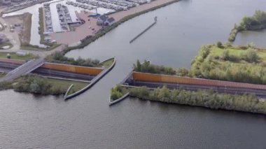 Hollanda 'da bir su kemeri Gemilerin Otoyol' dan Geçmesine İzin Veriyor