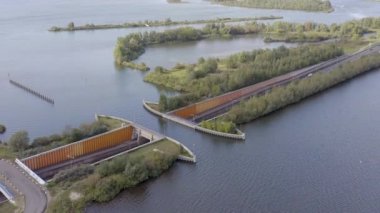 Hollanda 'da Viyadük Gölü Altında Otoyol Geçidi