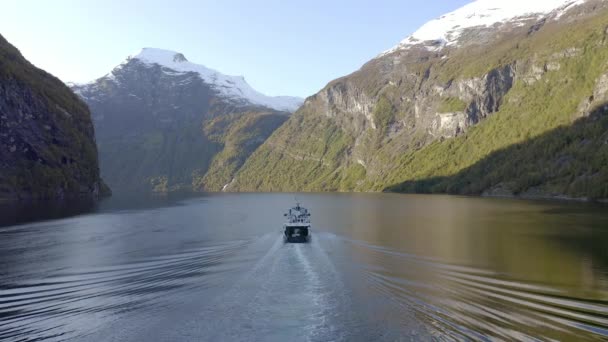 Fiordo Noruego Con Vehículo Ferry Pasajeros — Vídeo de stock