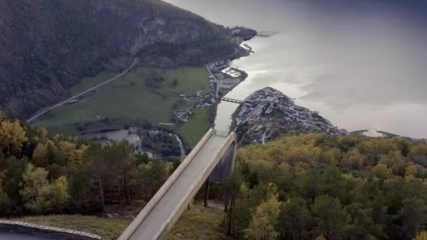 Mirador Con Vistas Fiordo Noruego Otoño — Vídeo de stock