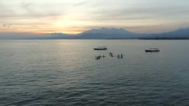 Durgun Okyanusta Gündoğumu Yoga Sınıfı Stand Up Paddle Panoları
