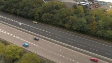 Bir Otoyol Kazasının Olay Yeri İncelemesine Gelen Polis