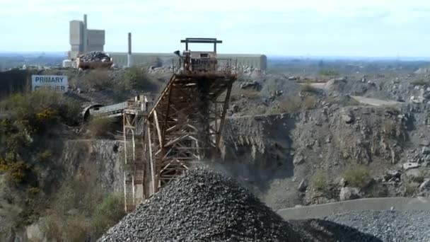 Erzaufbereitungsanlage Stapelt Gesteine — Stockvideo