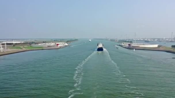 ロッテルダム港のカランカナル島におけるフェリーのタイムラプス — ストック動画