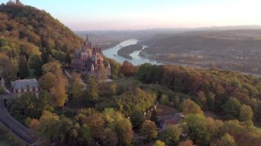 Almanya 'da sonbaharda Ren Nehri' ne bakan Eski Şato